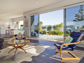 Absolute Waterfront - Matarangi Holiday Home